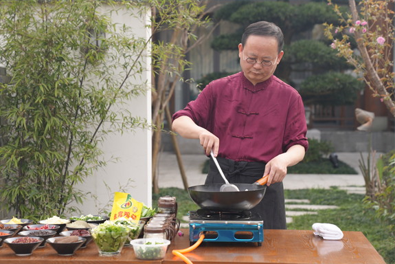 金宮，金宮雞精，金宮味精，金宮火鍋底料，金宮香腸臘肉調(diào)料，金宮小龍蝦調(diào)料，金宮魚(yú)調(diào)料，金宮調(diào)料定制，金宮調(diào)味品定制